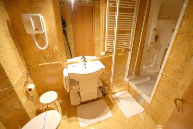 Hotel Dinara Livno Szoba fotó